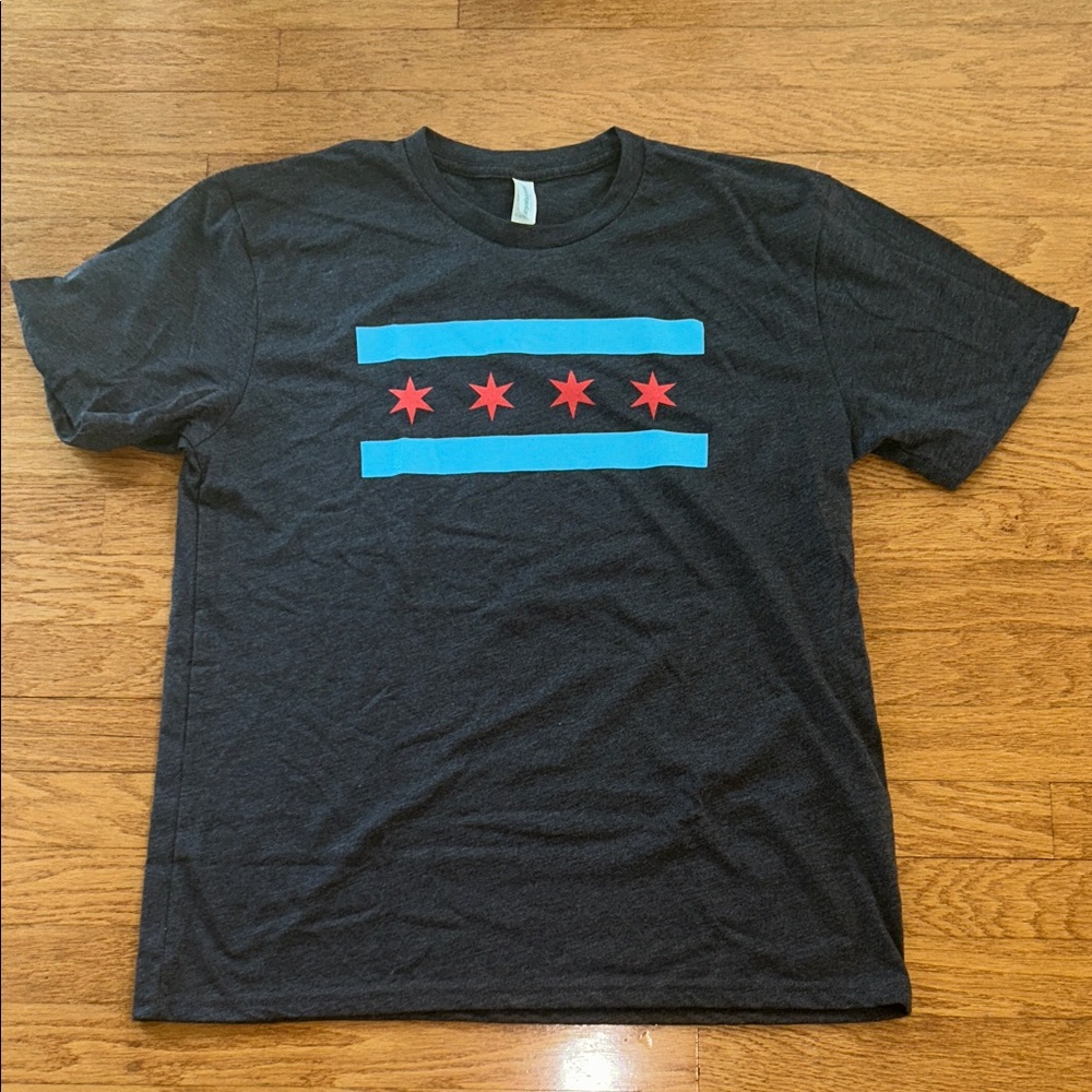 Chicago flag Grey Graphic T-Shirt with Red and Blue Design men’s large